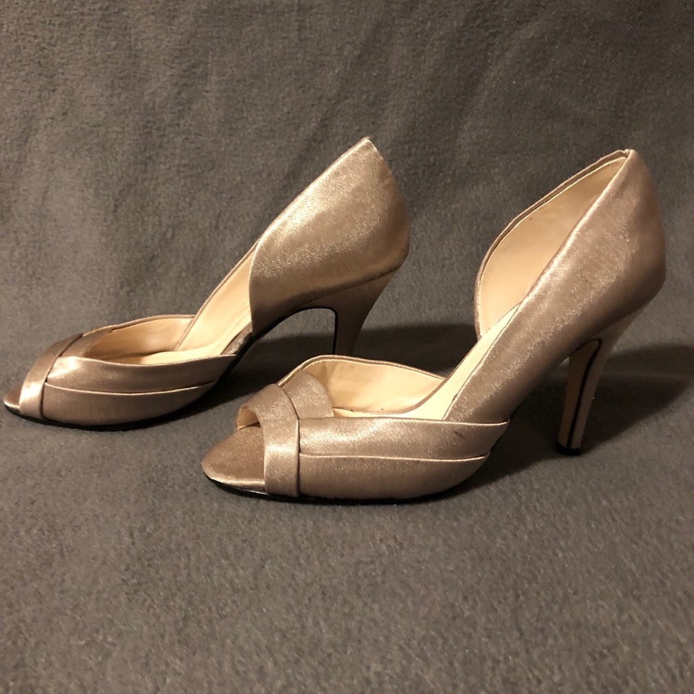 .Caparros Champagne heels
